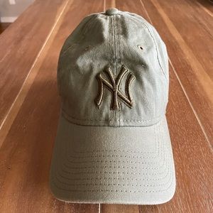 Women's New Era New York Yankees Olive 9TWENTY Hat